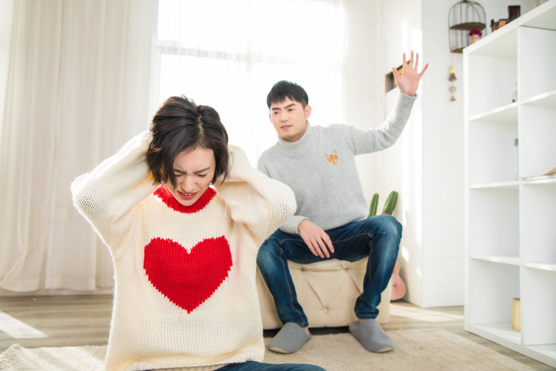 分居離婚的夫妻，贍養費的問題喬不攏，最終對薄公堂